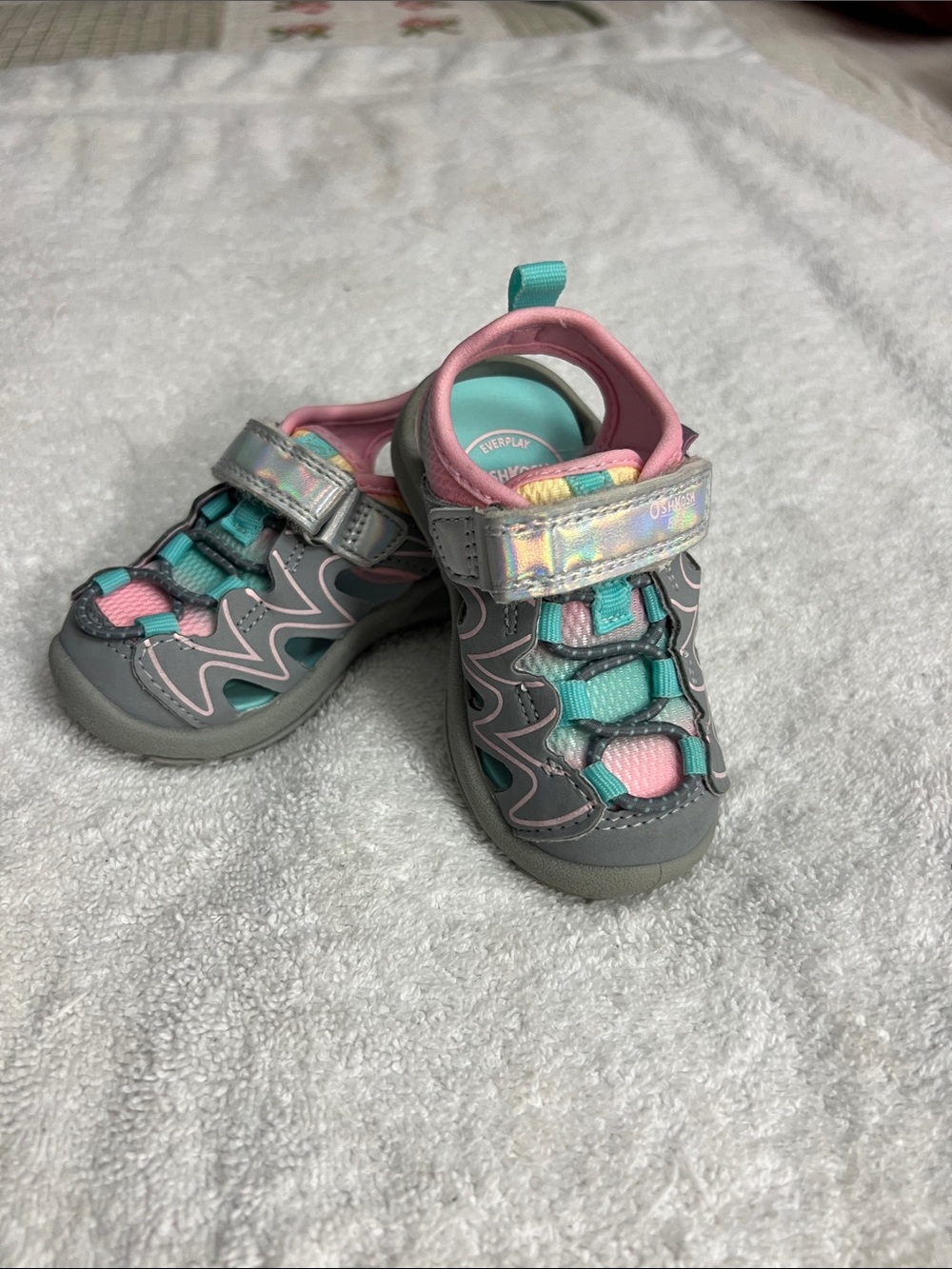 OshKosh B'gosh Gray Pink Teal Holographic Strap Kids Sandals
(50)